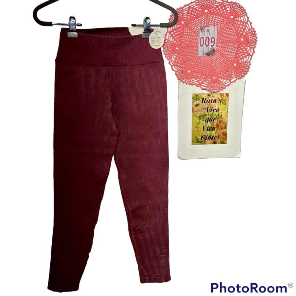 Aerie NWT Offline 7/8 Burgundy Ribbed Leggings with Snaps on the Legs Small
